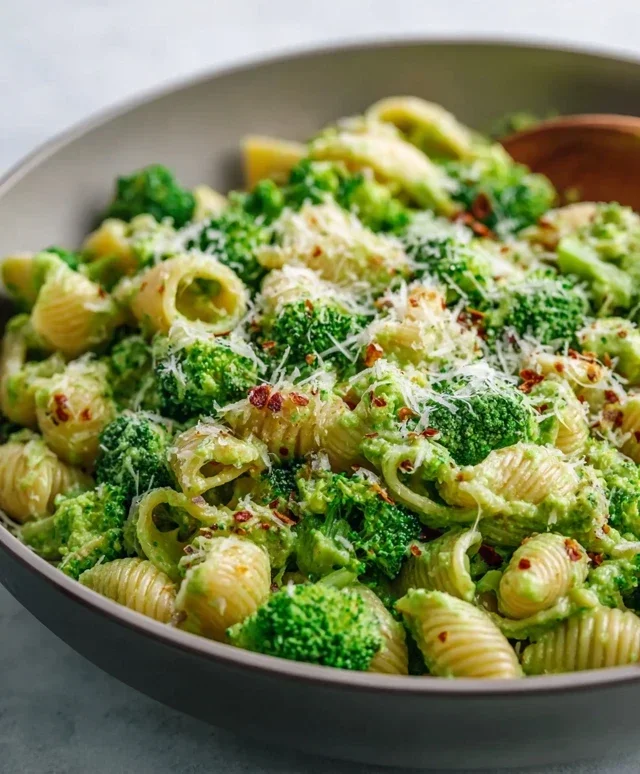 Light and Healthy Broccoli Pasta
